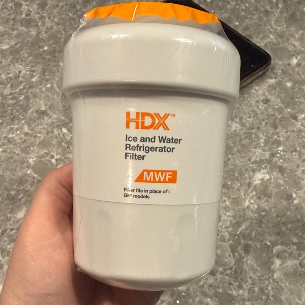 White MWF Ice and Water Refrigerator Filter